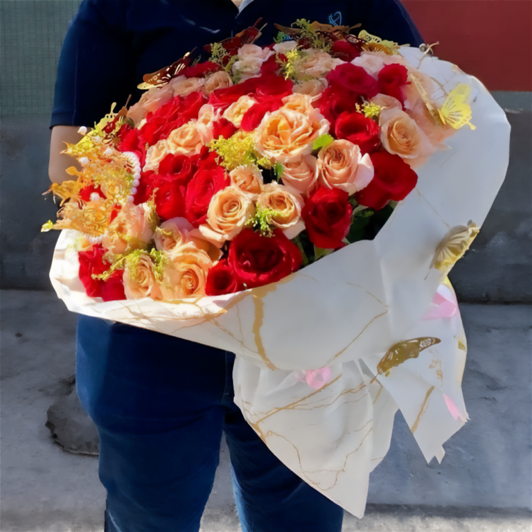 Ramos buchones en Cabo San Lucas mixtos rosas rojas y salmón florería lirios